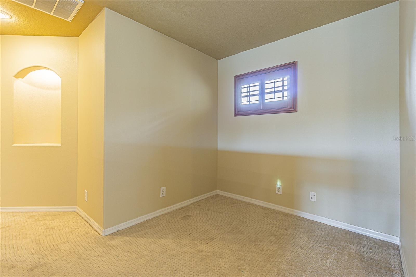Listing photo id 46 for 3015 Northfield Drive