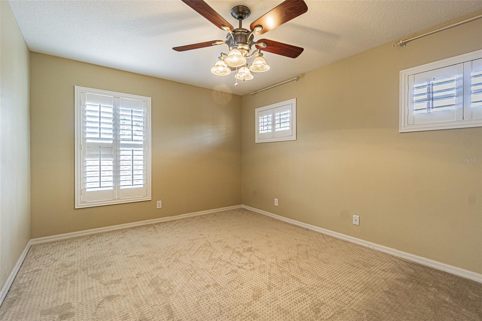 Listing photo id 47 for 3015 Northfield Drive