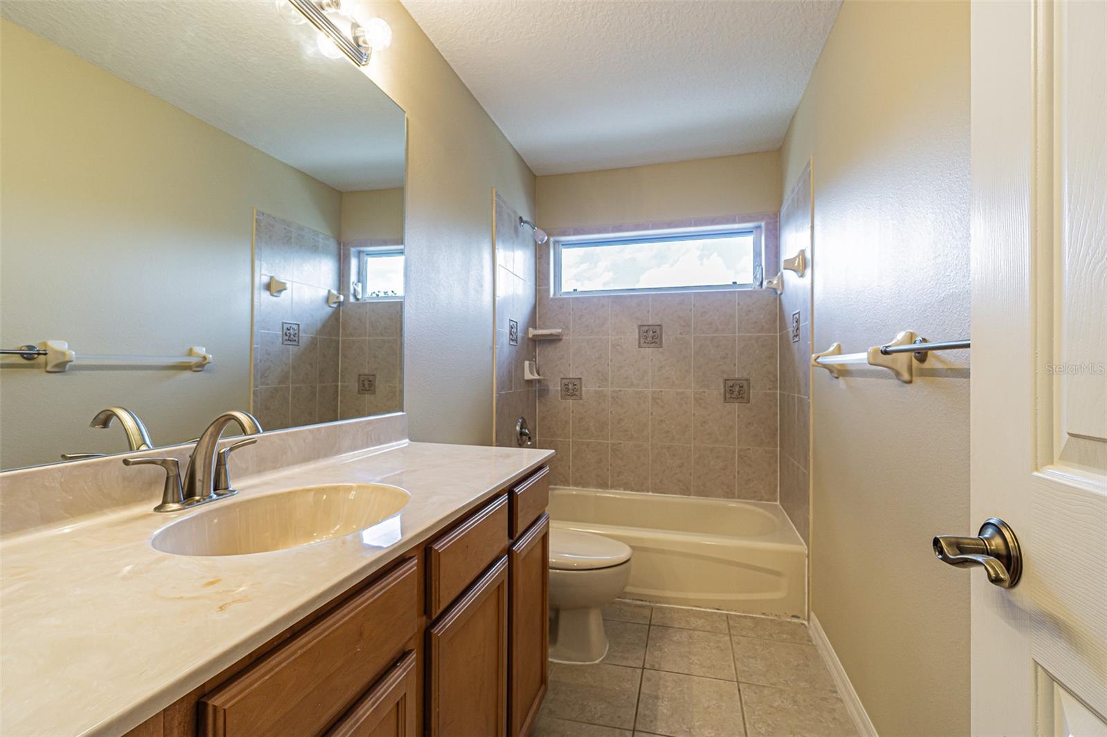 Listing photo id 48 for 3015 Northfield Drive