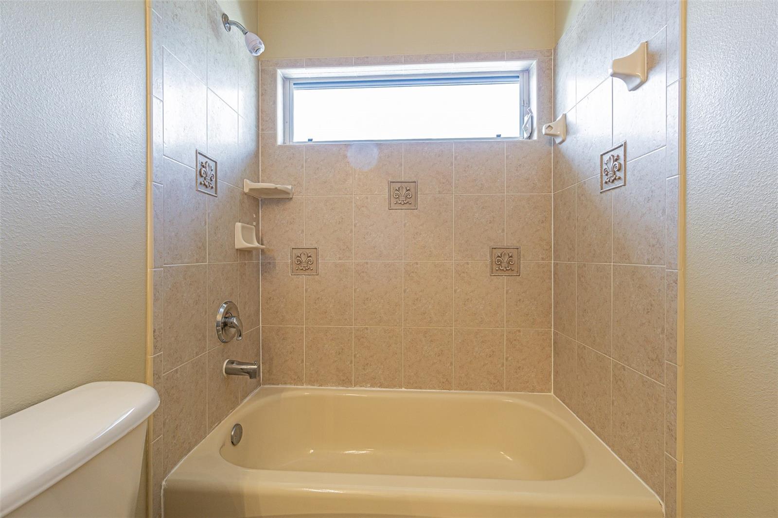 Listing photo id 49 for 3015 Northfield Drive