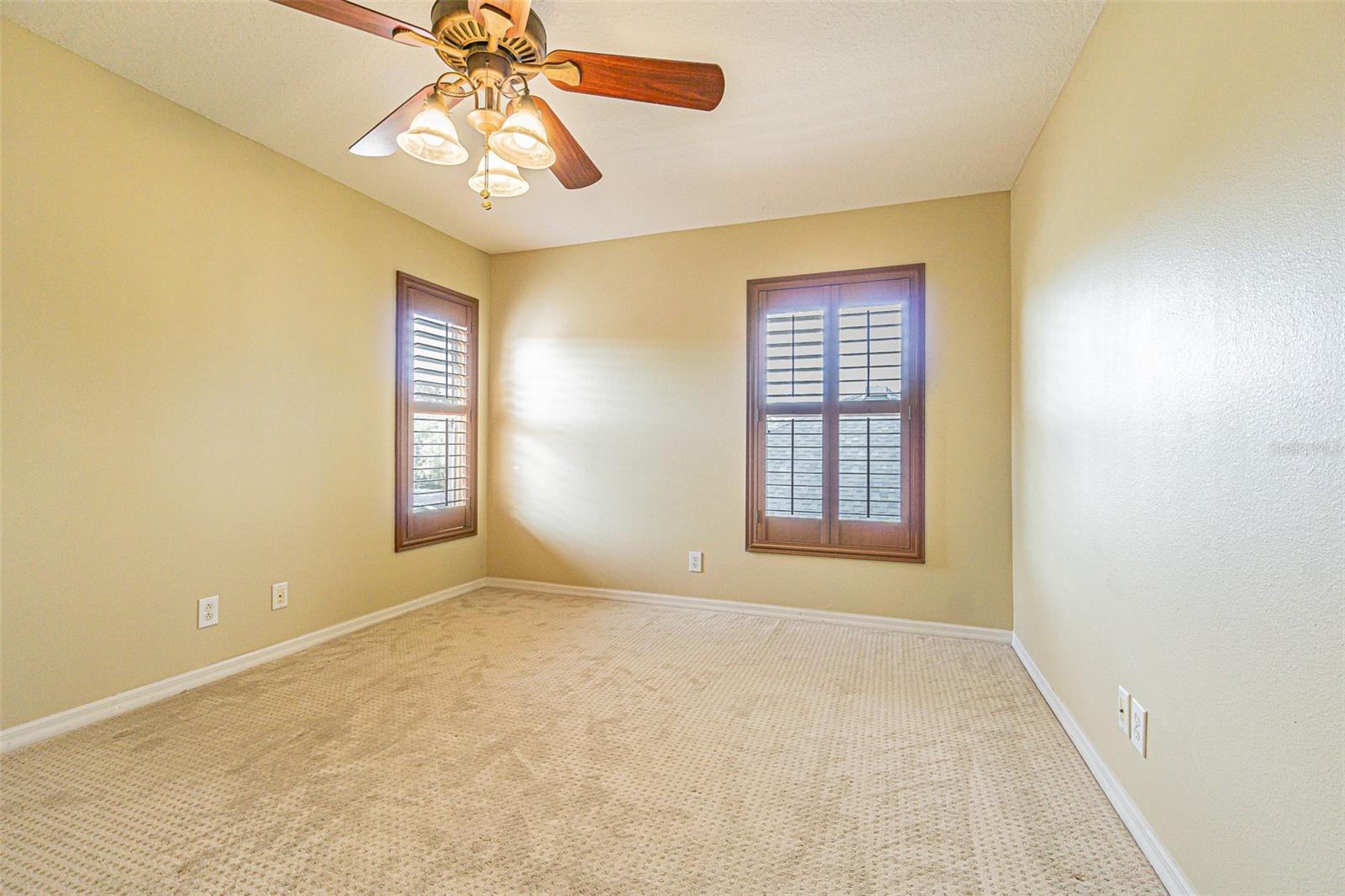 Listing photo id 50 for 3015 Northfield Drive