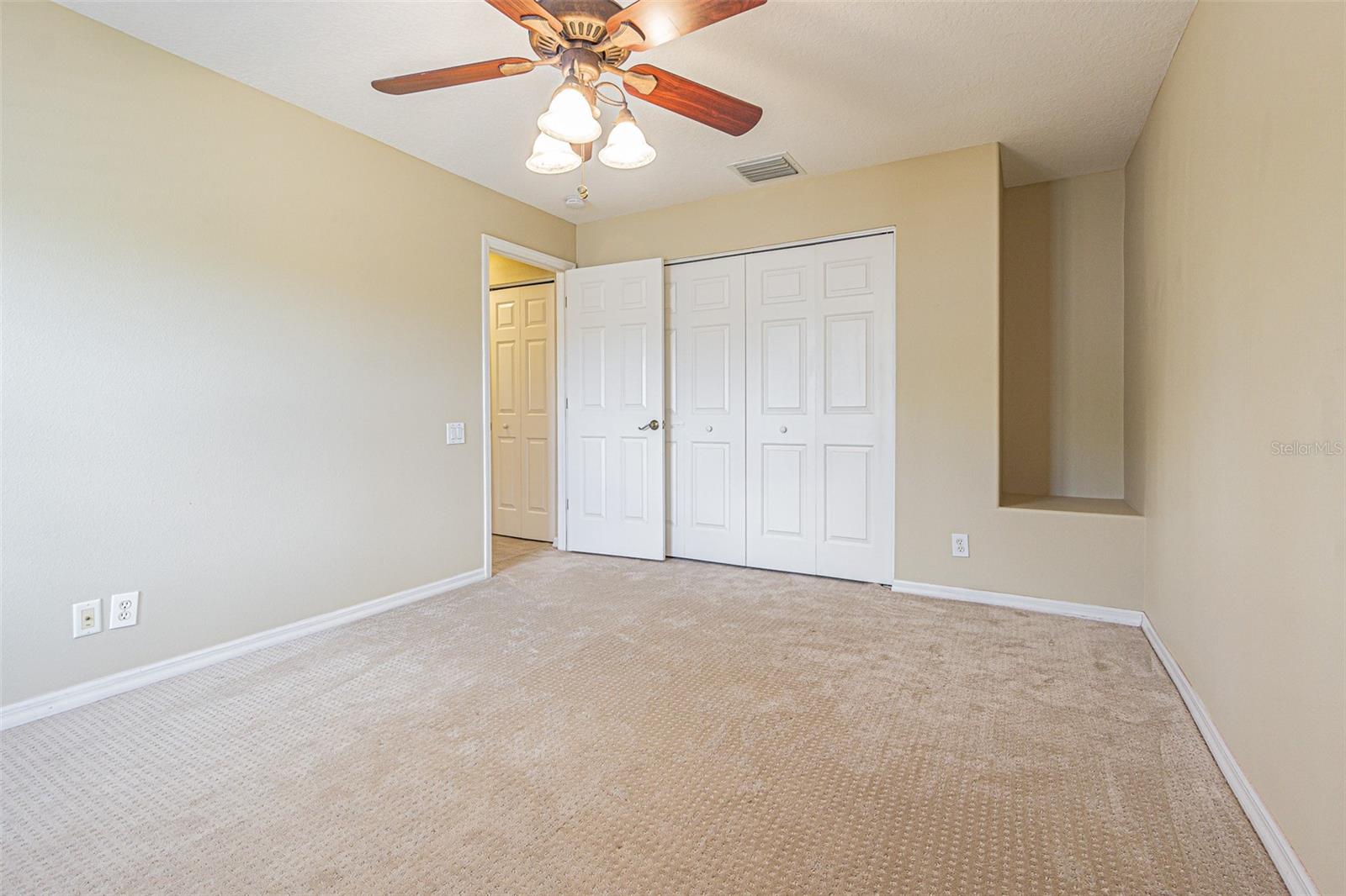 Listing photo id 51 for 3015 Northfield Drive