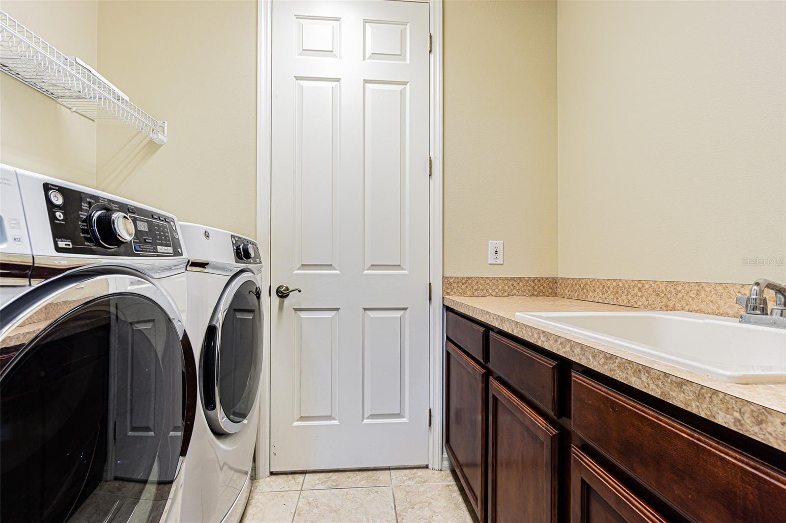 Listing photo id 53 for 3015 Northfield Drive
