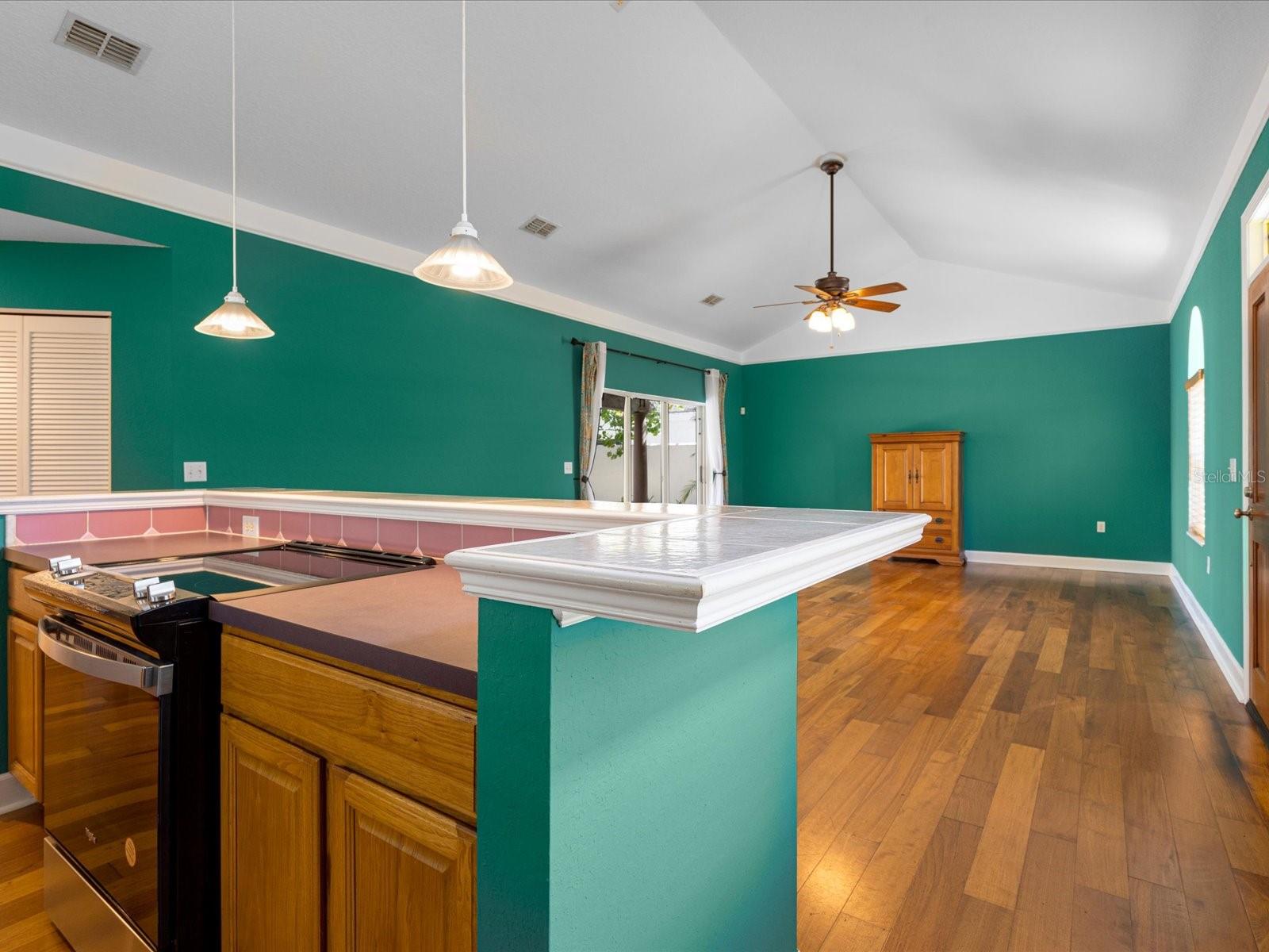 Image 10 of 41 For 145 18th Avenue Se