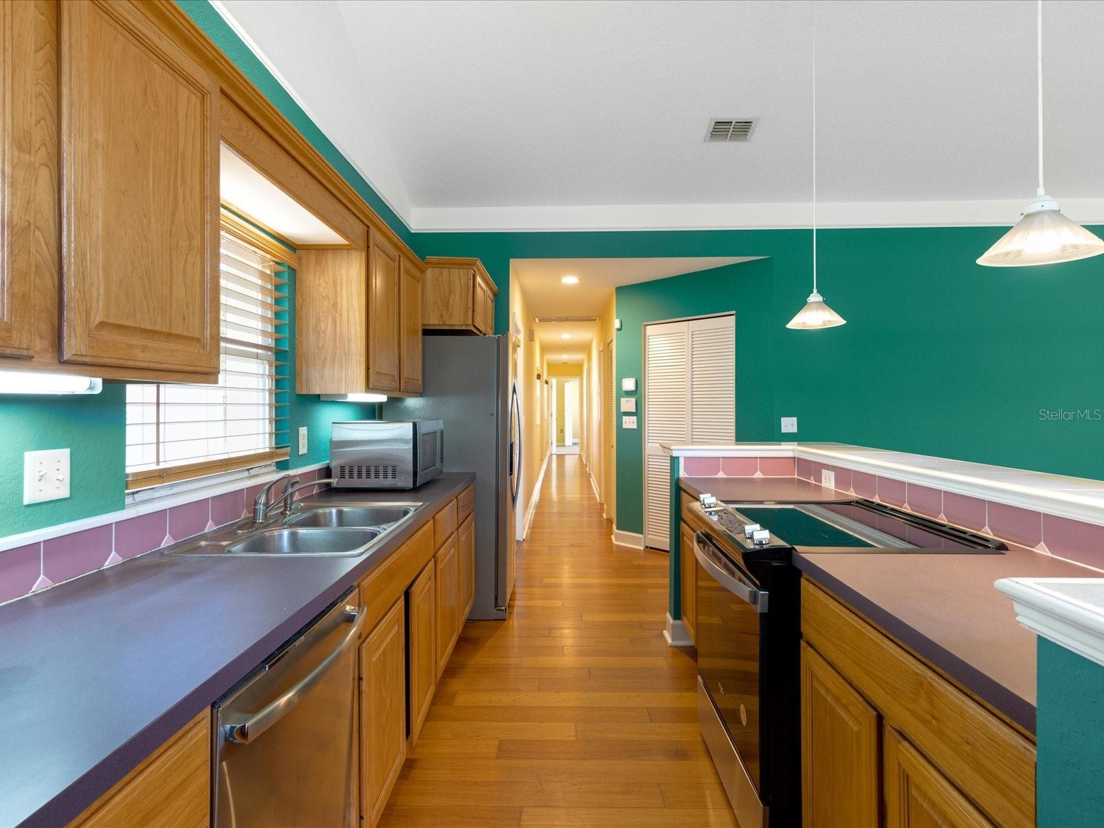 Image 11 of 41 For 145 18th Avenue Se