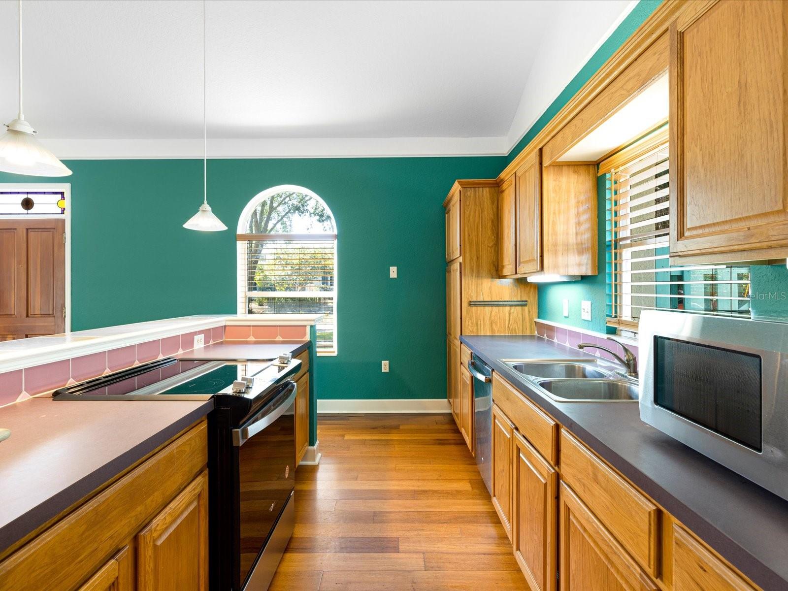 Image 15 of 41 For 145 18th Avenue Se