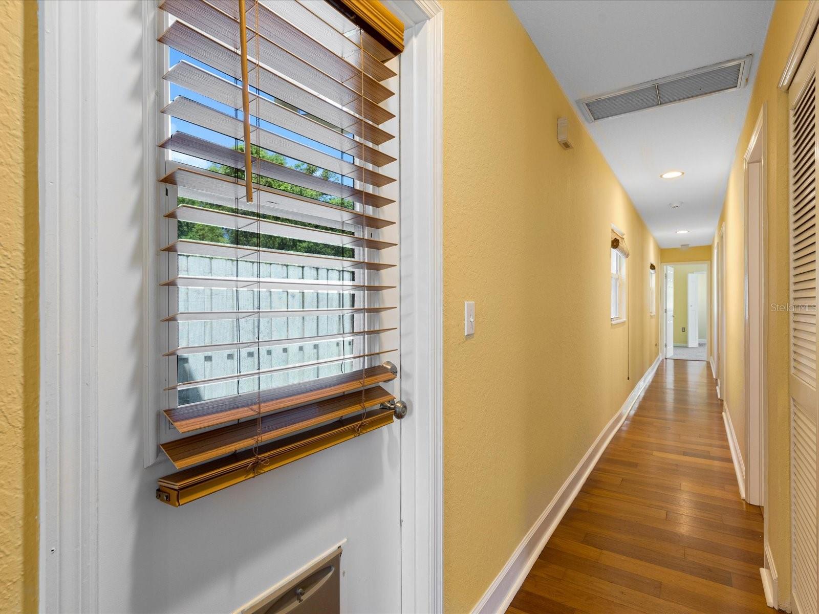 Image 16 of 41 For 145 18th Avenue Se