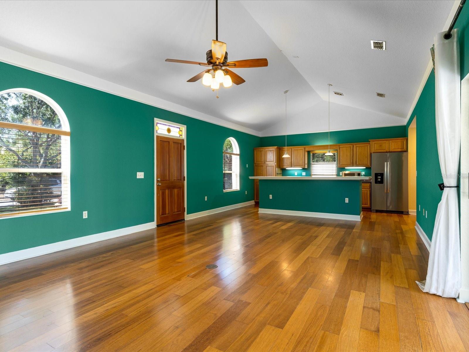 Image 7 of 41 For 145 18th Avenue Se
