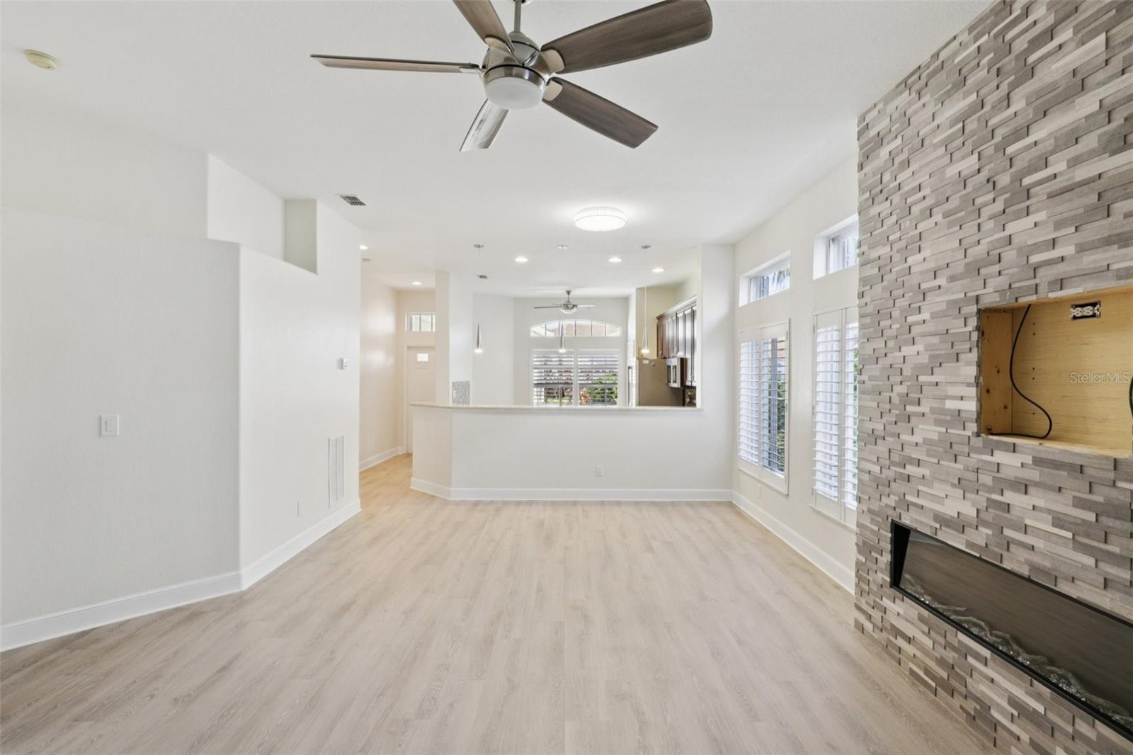 Image 10 of 26 For 12861 Devonshire Lakes Circle