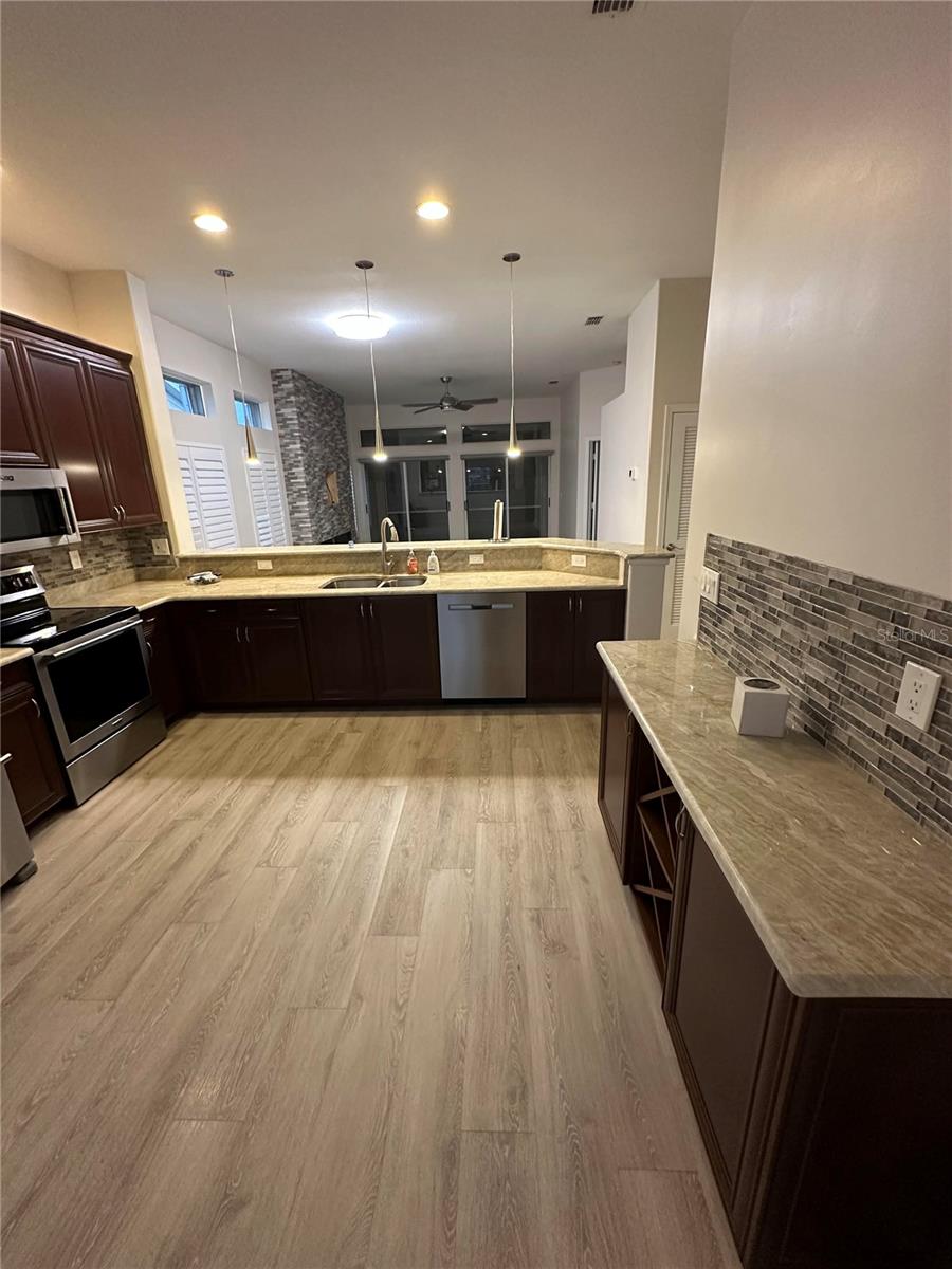 Image 6 of 26 For 12861 Devonshire Lakes Circle
