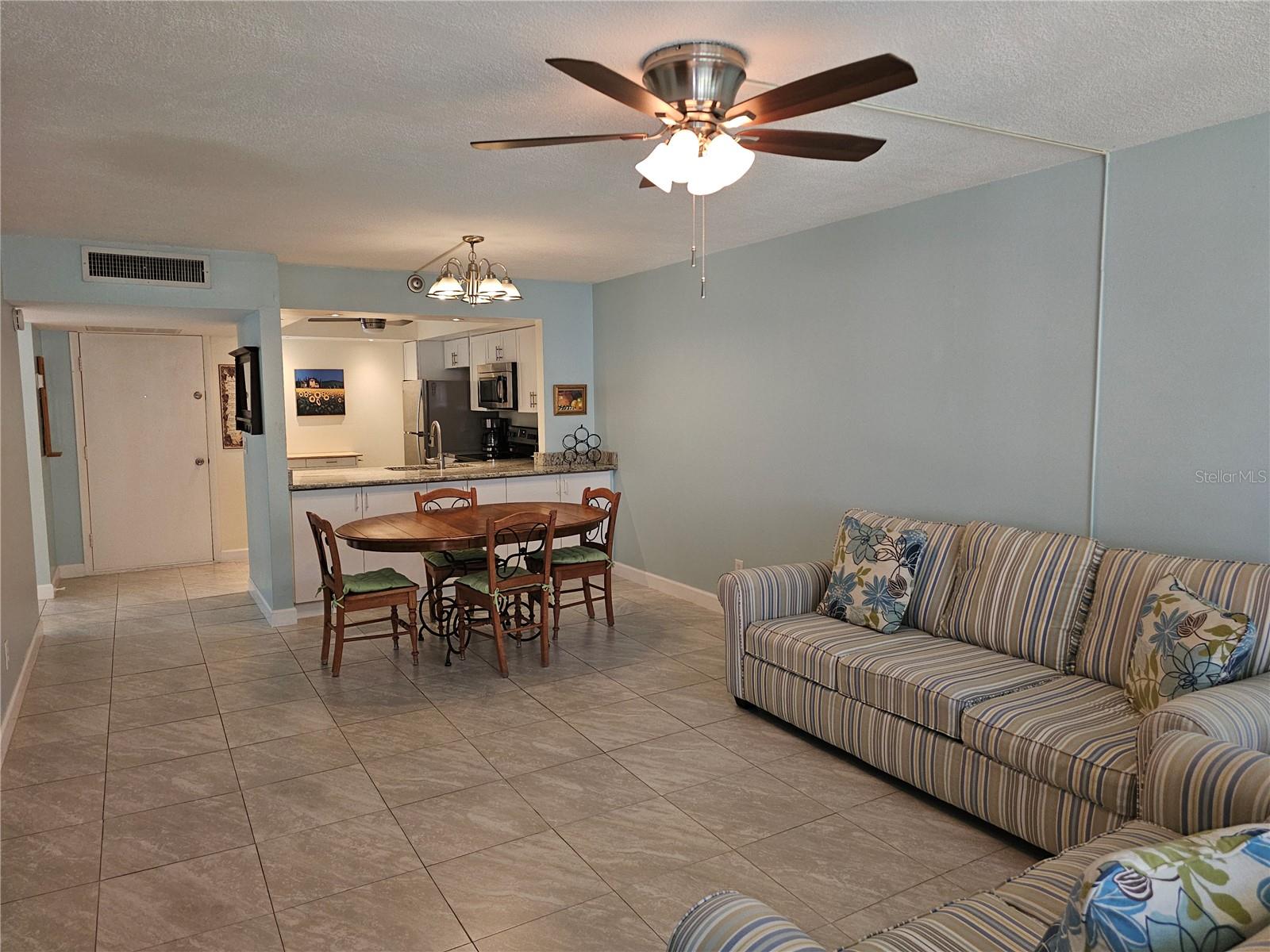 Image 9 of 37 For 14130 Rosemary Lane 3207
