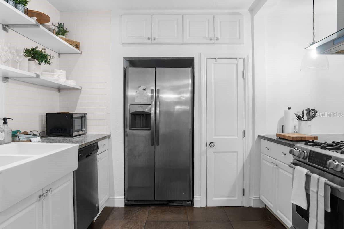 Image 12 of 50 For 4613 Macdill Avenue