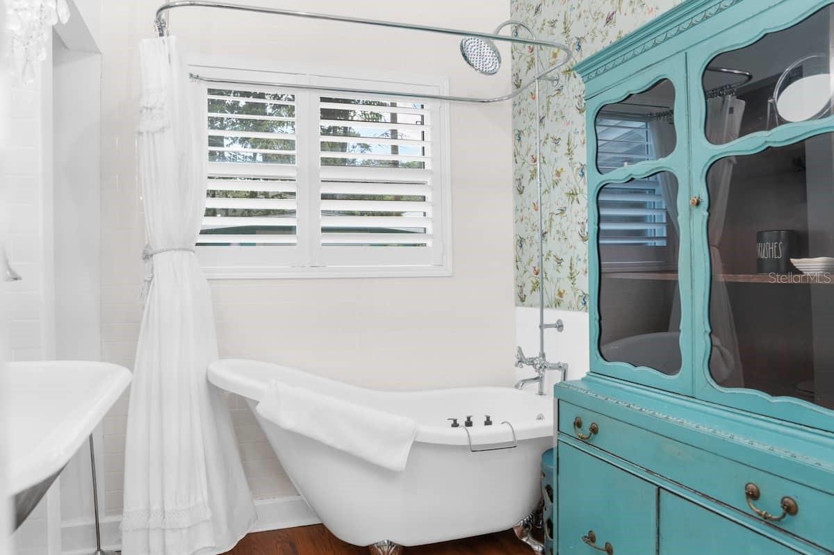 Image 24 of 50 For 4613 Macdill Avenue