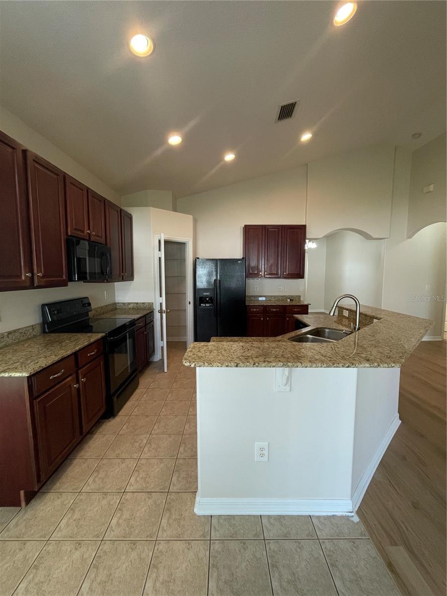 Image 10 of 24 For 3849 Washburn Pl
