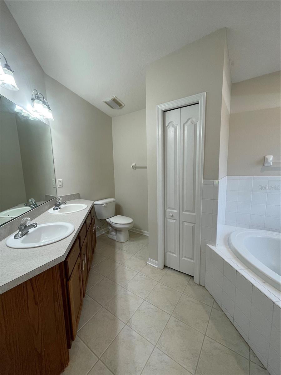 Image 20 of 24 For 3849 Washburn Pl