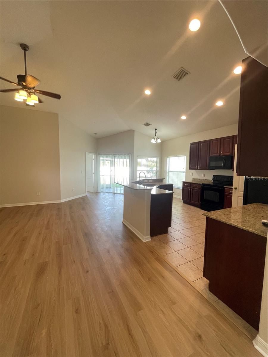 Image 7 of 24 For 3849 Washburn Pl