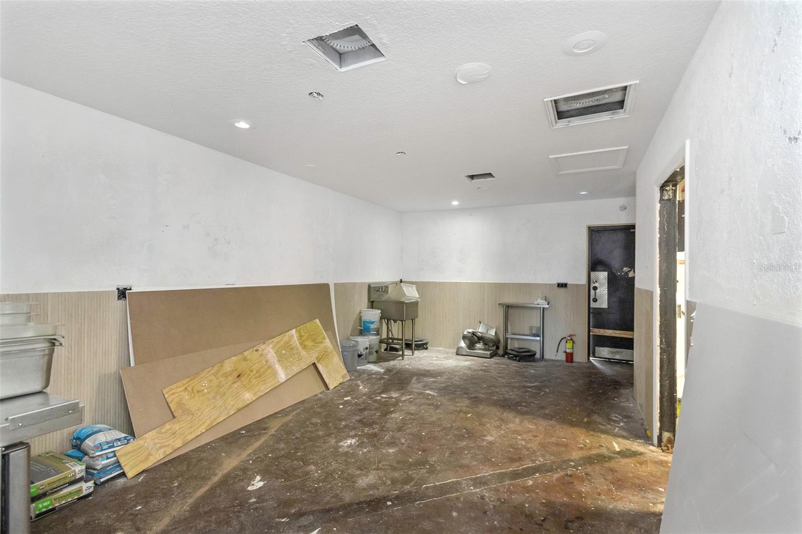 Image 17 of 81 For 6305 Gulf Boulevard