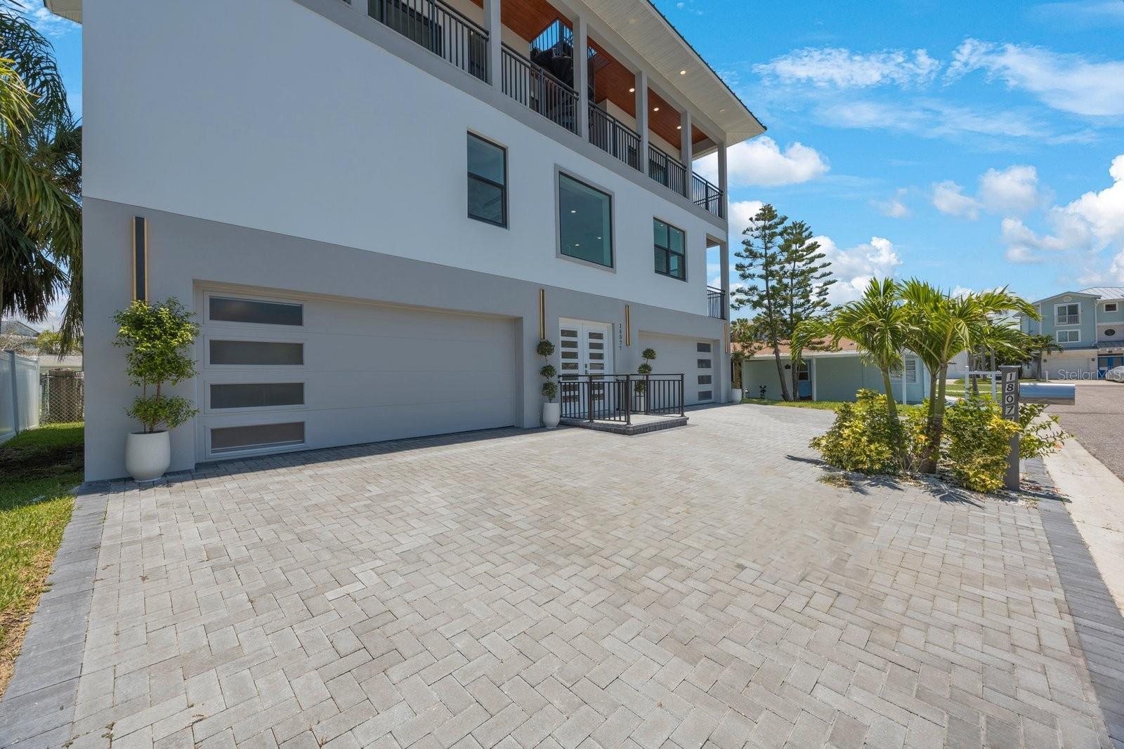 Image 5 of 77 For 18077 3rd Street E