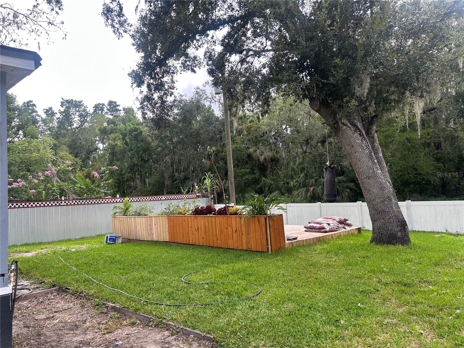 Listing photo id 0 for 911 Marjorie Avenue