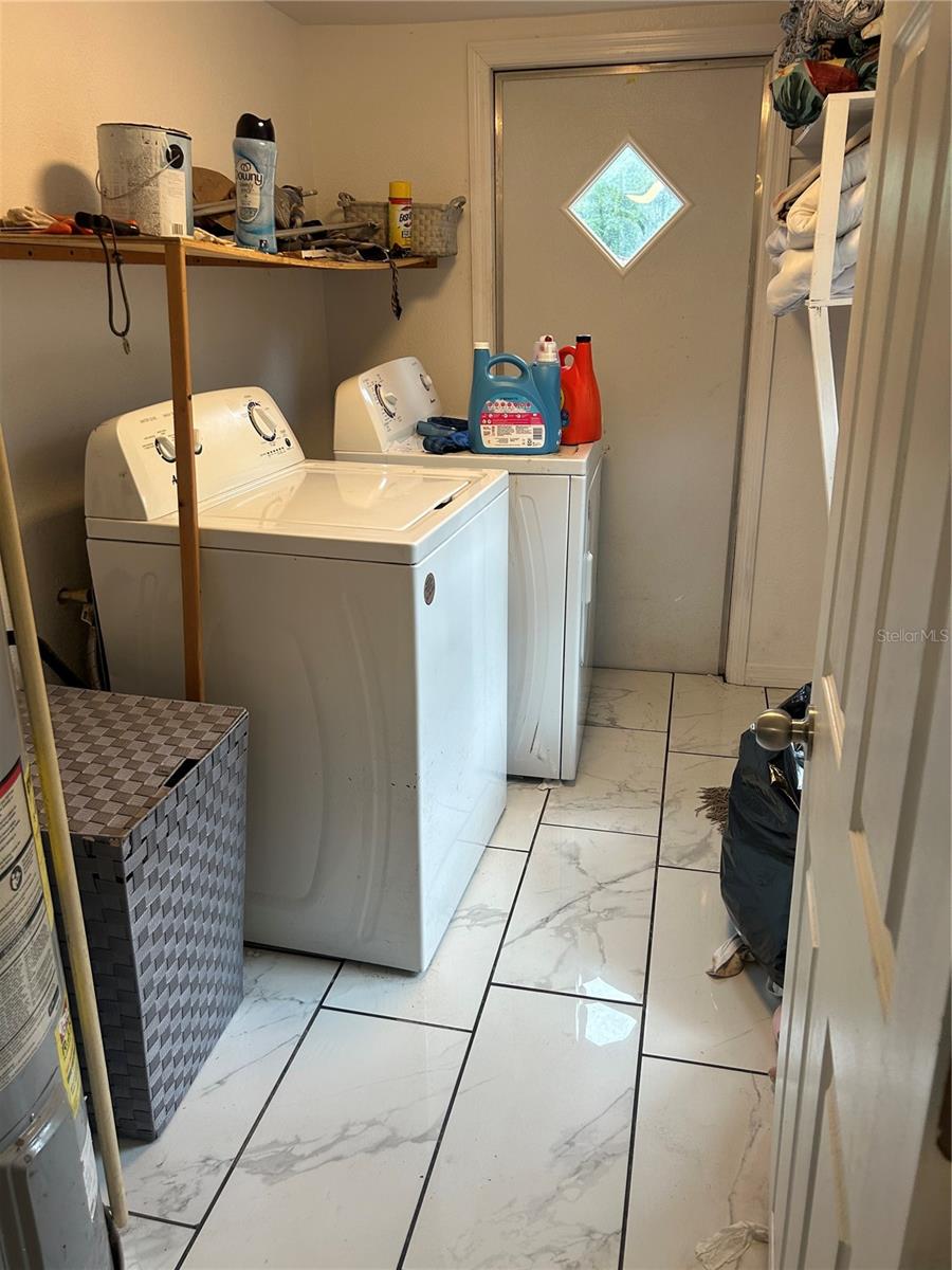 Listing photo id 4 for 911 Marjorie Avenue