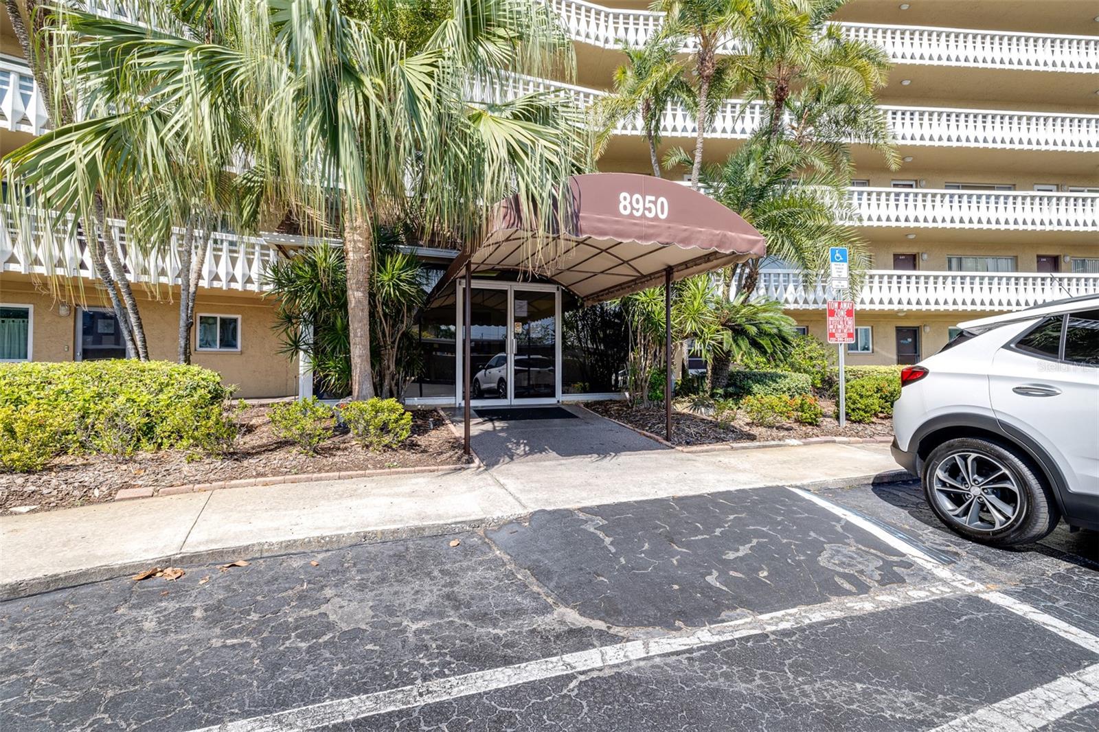 Image 3 of 51 For 8950 Park Boulevard 609