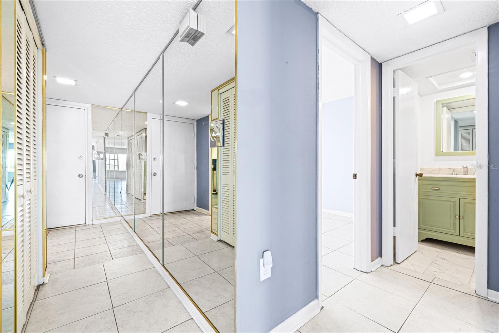 Image 30 of 51 For 8950 Park Boulevard 609