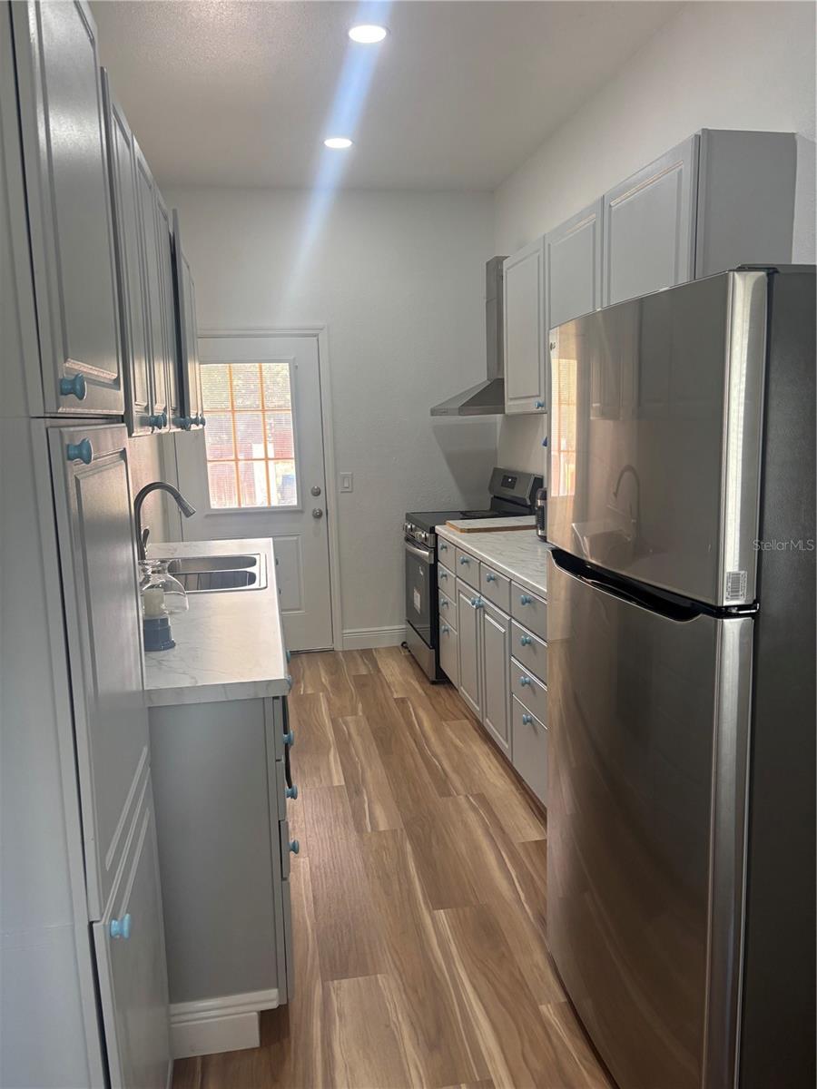 Image 6 of 23 For 9918 New York Avenue