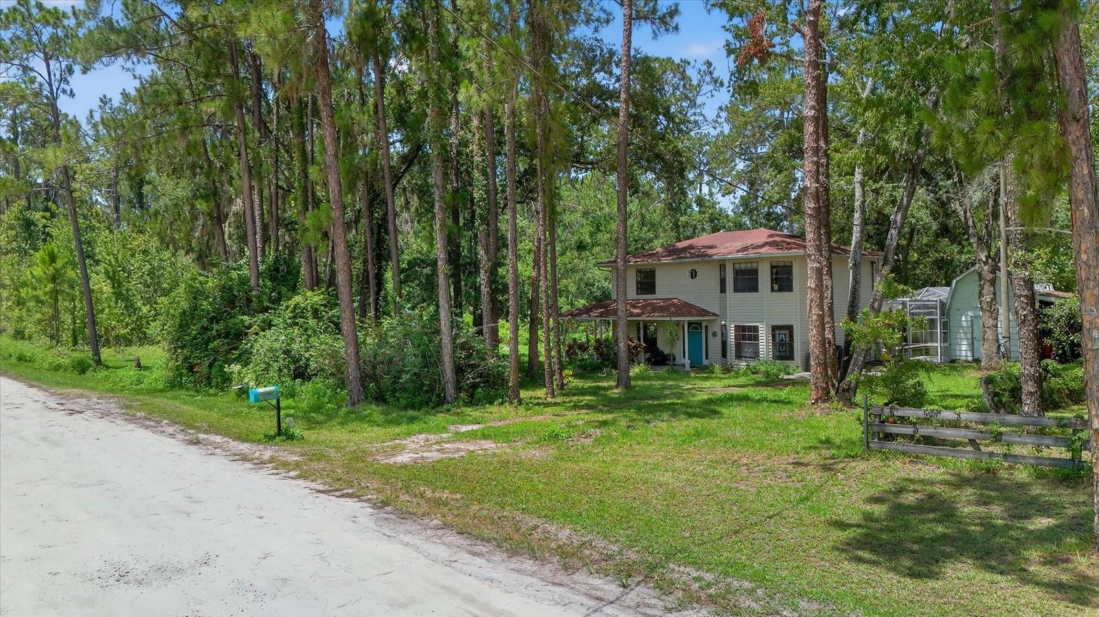 Listing photo id 9 for 8541 Fussell Drive