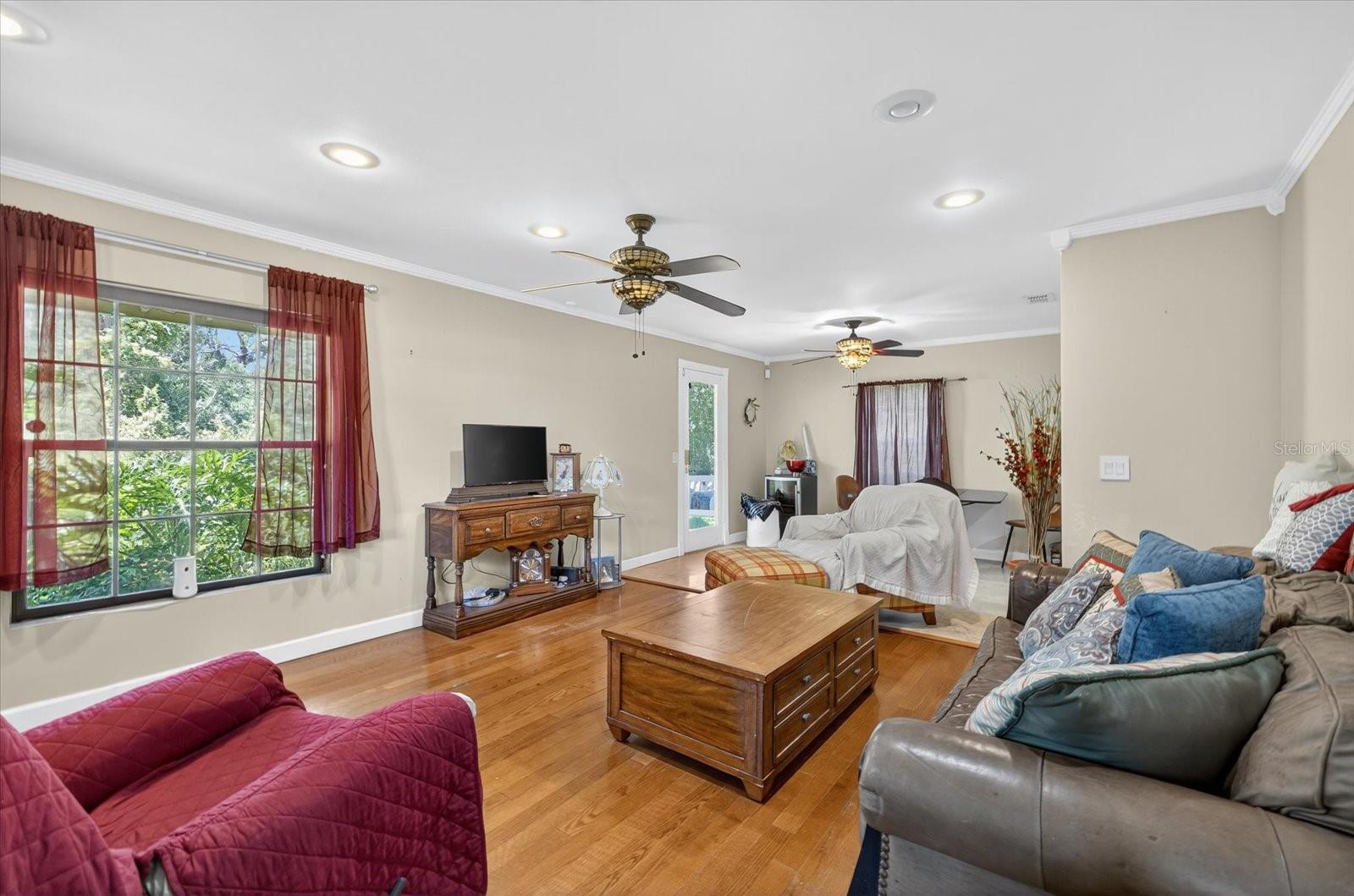 Listing photo id 12 for 8541 Fussell Drive