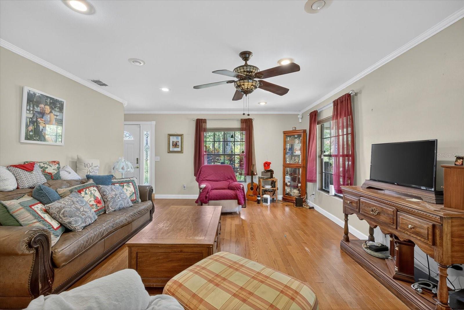 Listing photo id 14 for 8541 Fussell Drive