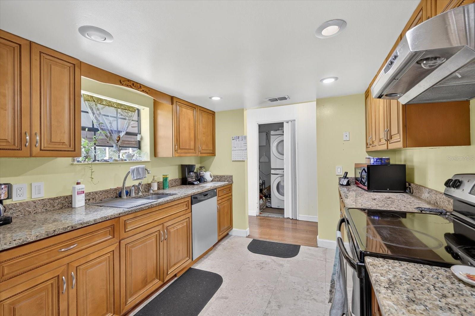 Listing photo id 16 for 8541 Fussell Drive