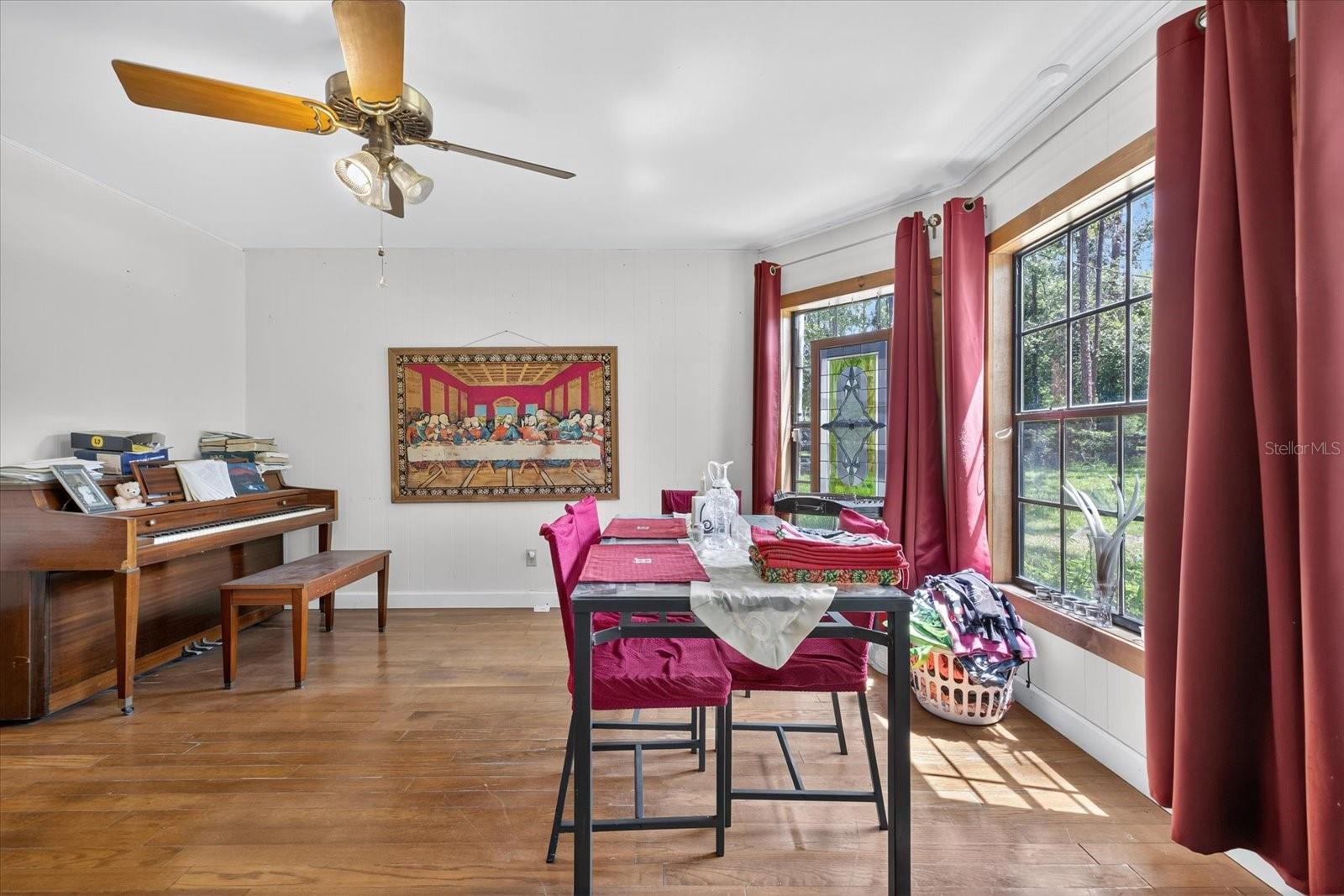 Listing photo id 20 for 8541 Fussell Drive
