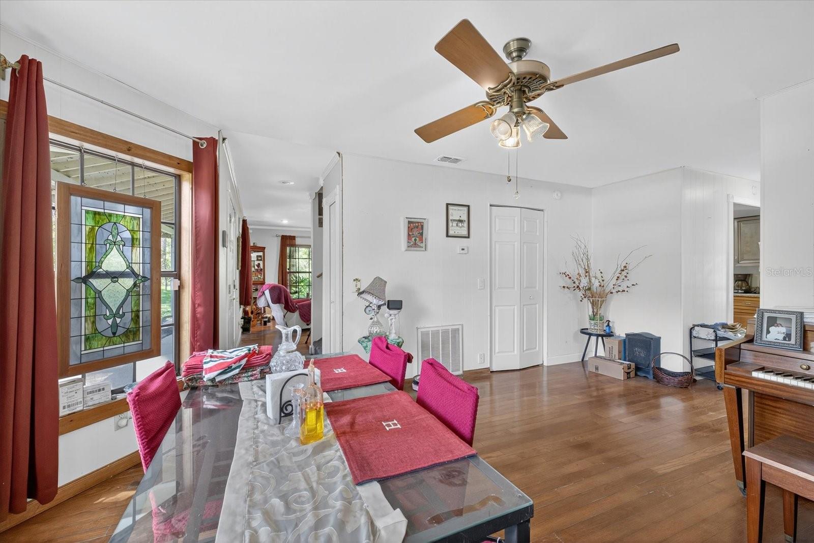 Listing photo id 21 for 8541 Fussell Drive