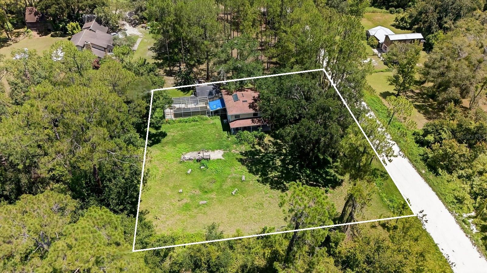 Listing photo id 1 for 8541 Fussell Drive