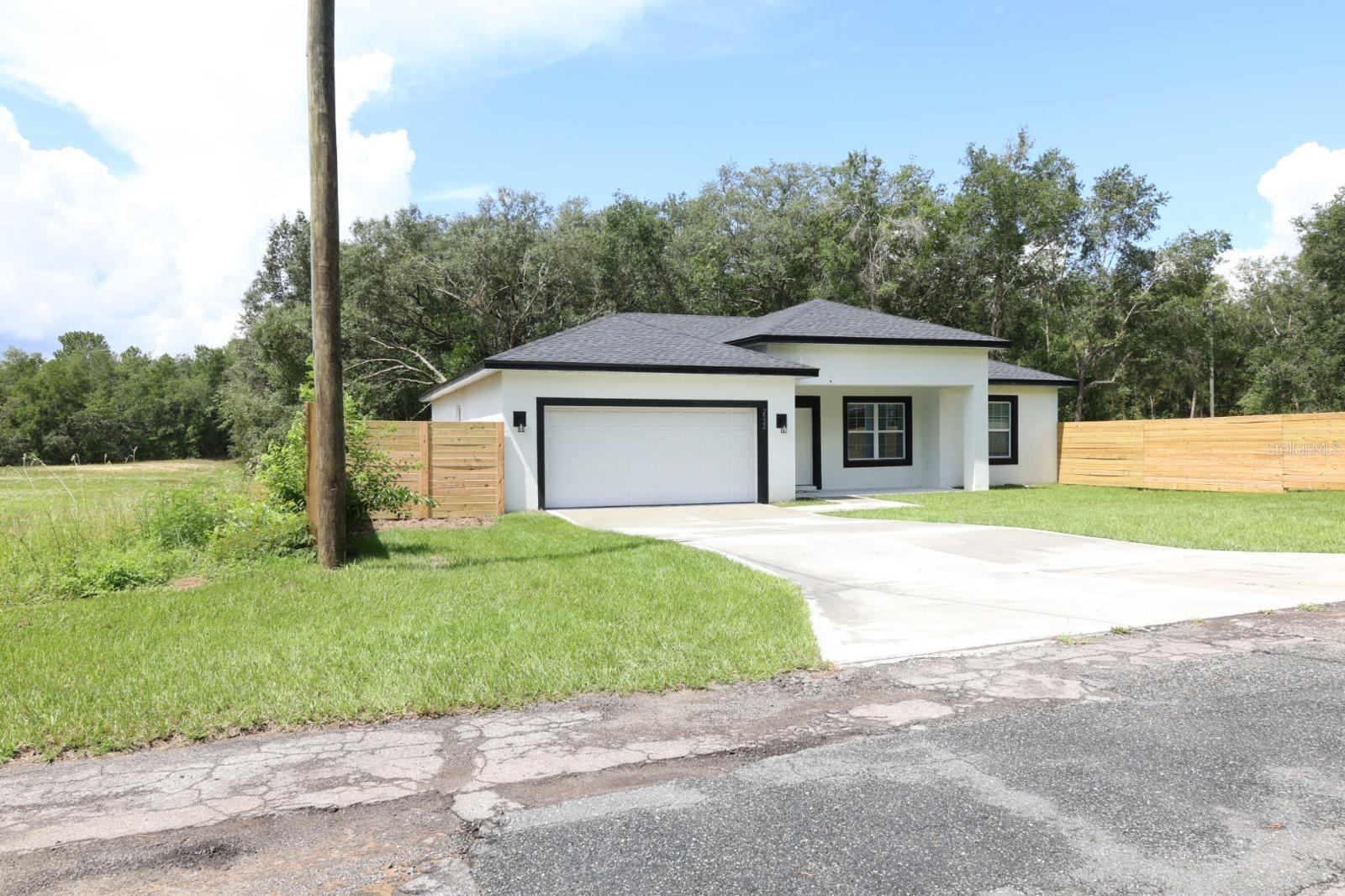 Listing photo id 0 for 2522 Castle Road