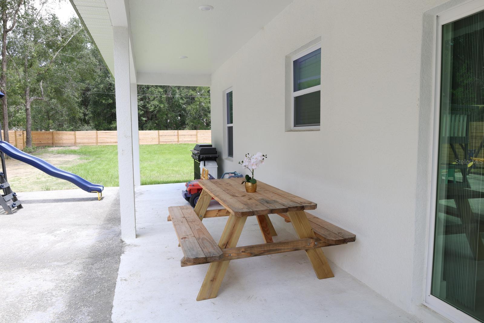 Listing photo id 5 for 2522 Castle Road