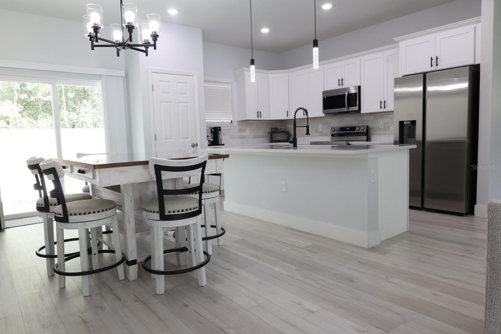 Listing photo id 6 for 2522 Castle Road
