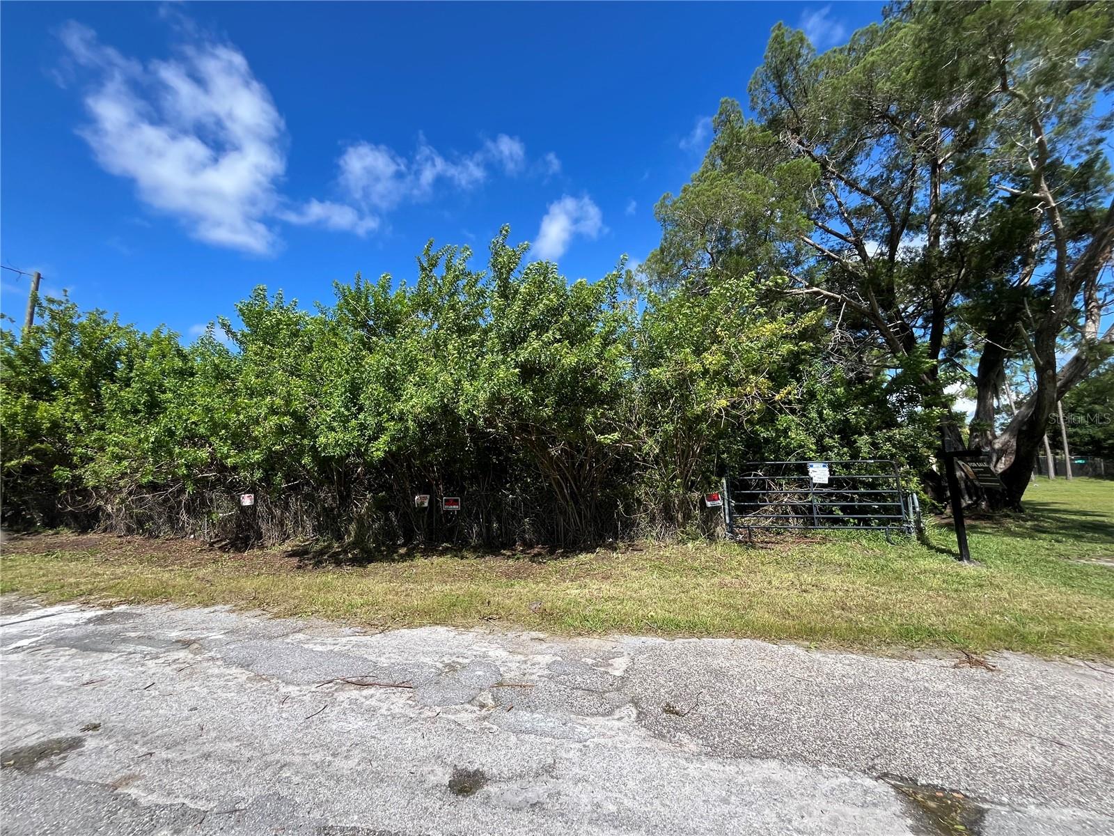 Listing photo id 1 for 5427 Van Doren Avenue