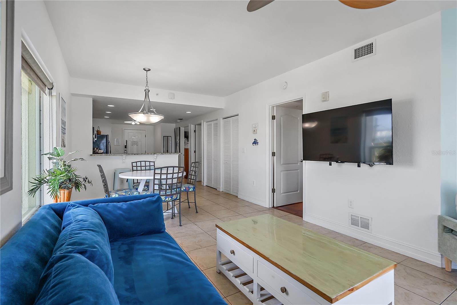 Image 11 of 40 For 11605 Gulf Boulevard 408