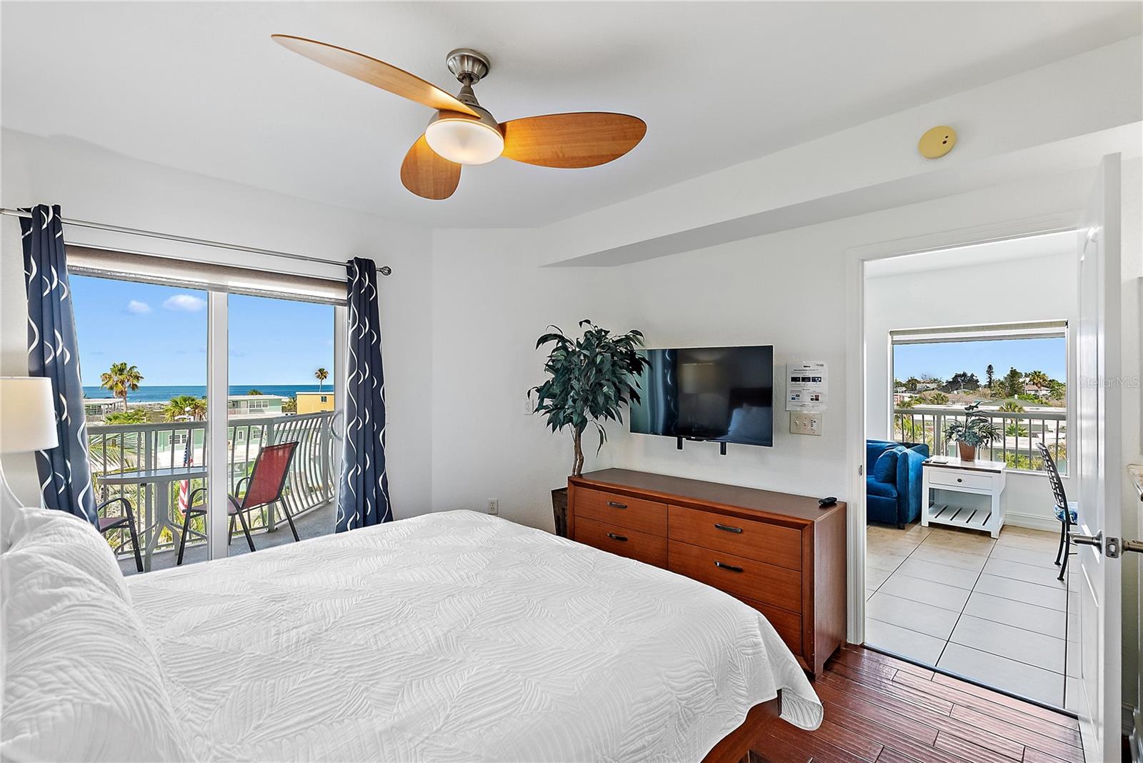 Image 13 of 40 For 11605 Gulf Boulevard 408