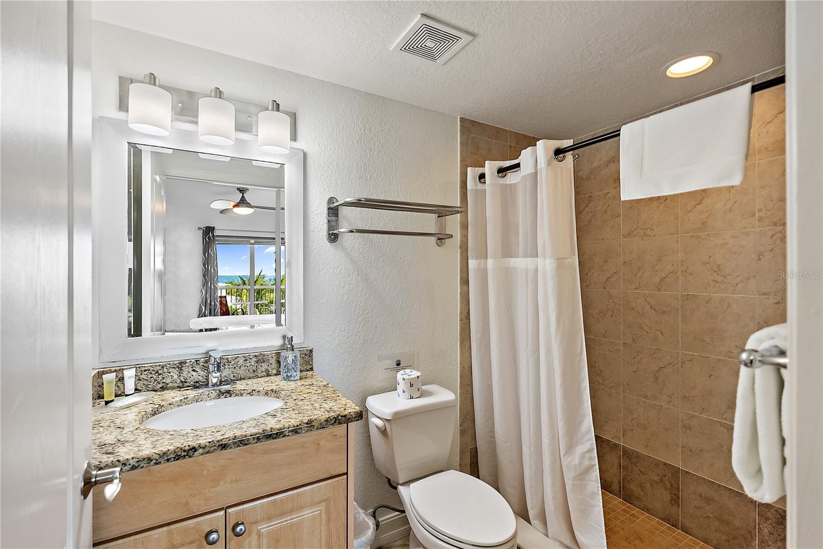 Image 17 of 40 For 11605 Gulf Boulevard 408