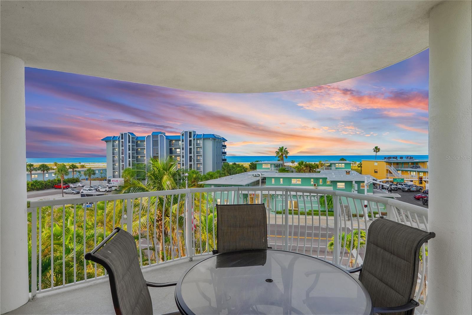 Image 2 of 40 For 11605 Gulf Boulevard 408