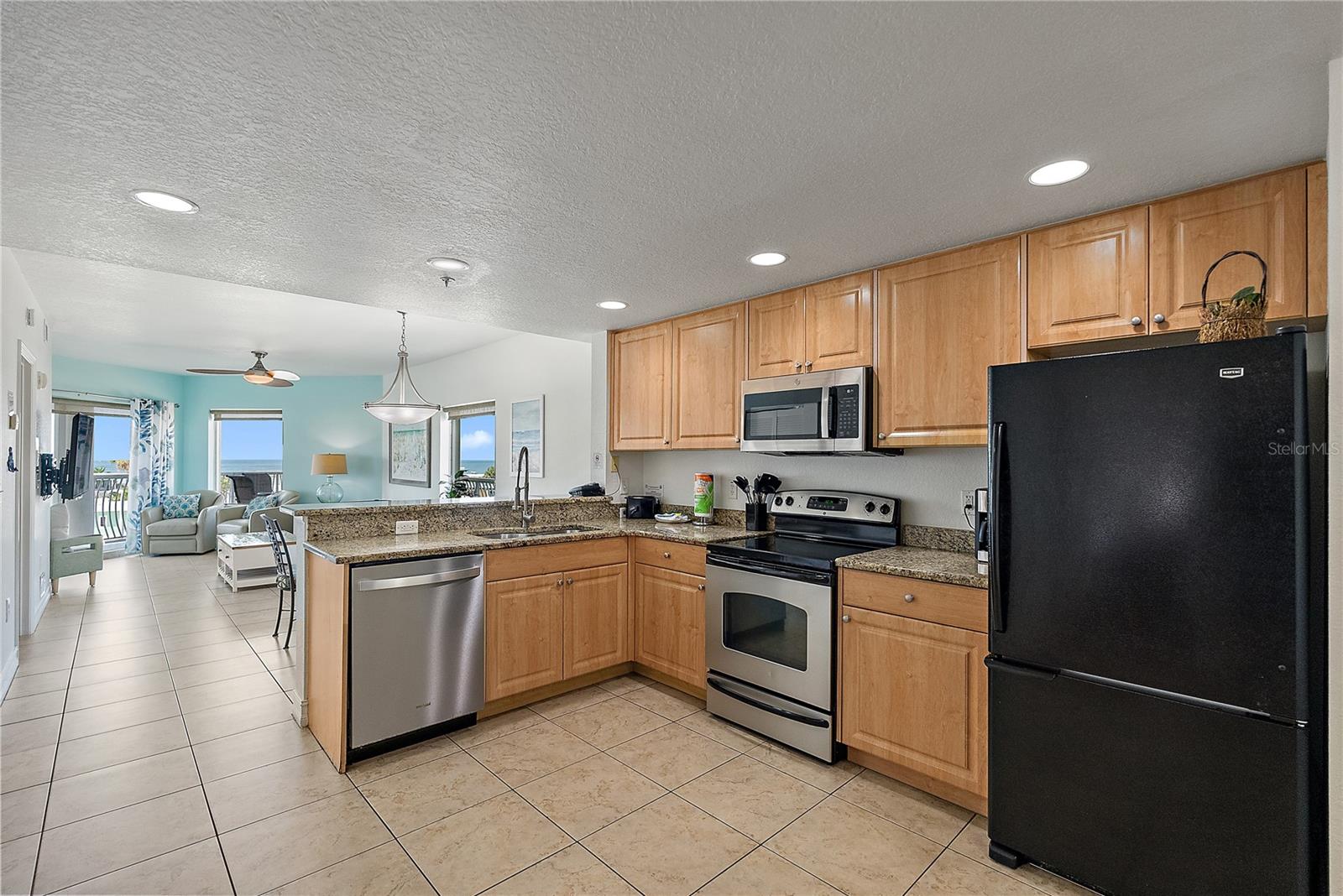 Image 22 of 40 For 11605 Gulf Boulevard 408