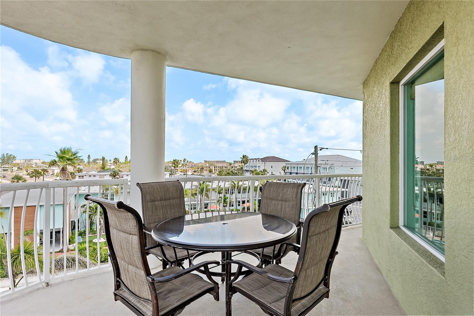 Image 31 of 40 For 11605 Gulf Boulevard 408