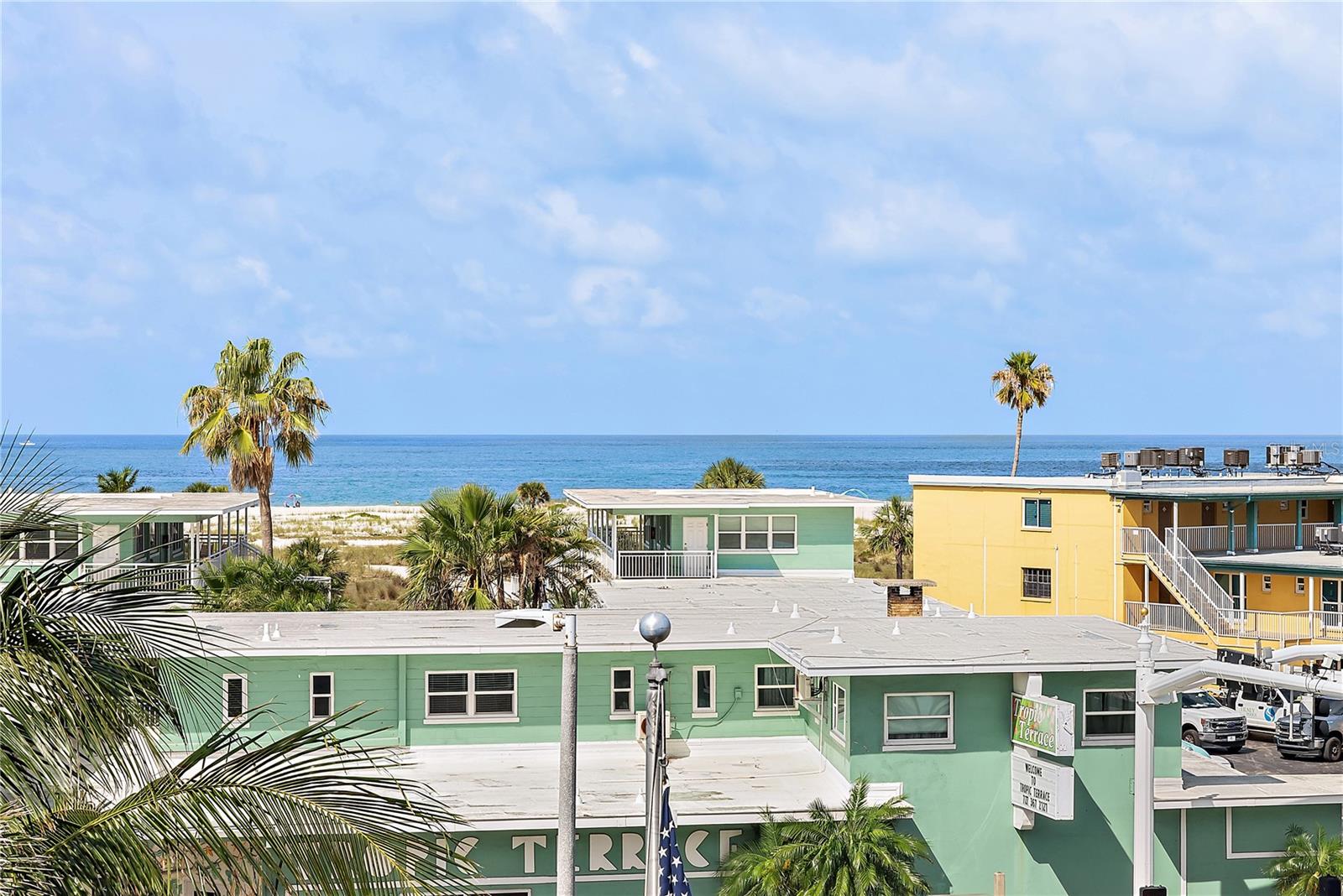 Image 33 of 40 For 11605 Gulf Boulevard 408