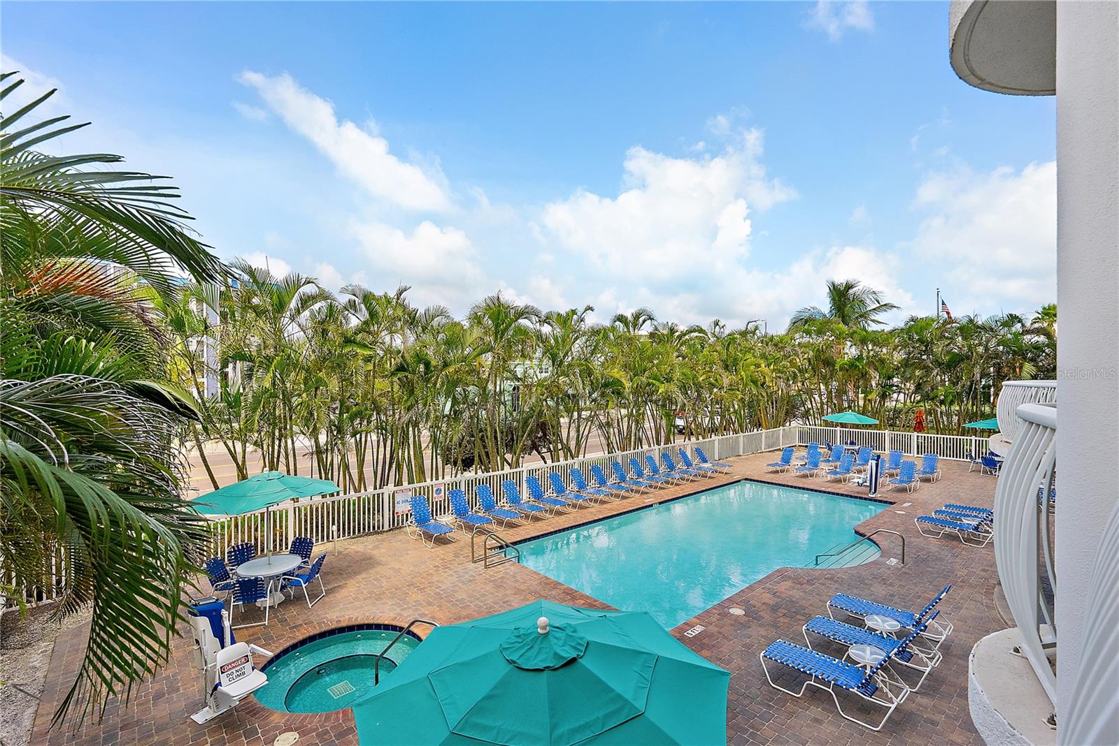 Image 34 of 40 For 11605 Gulf Boulevard 408
