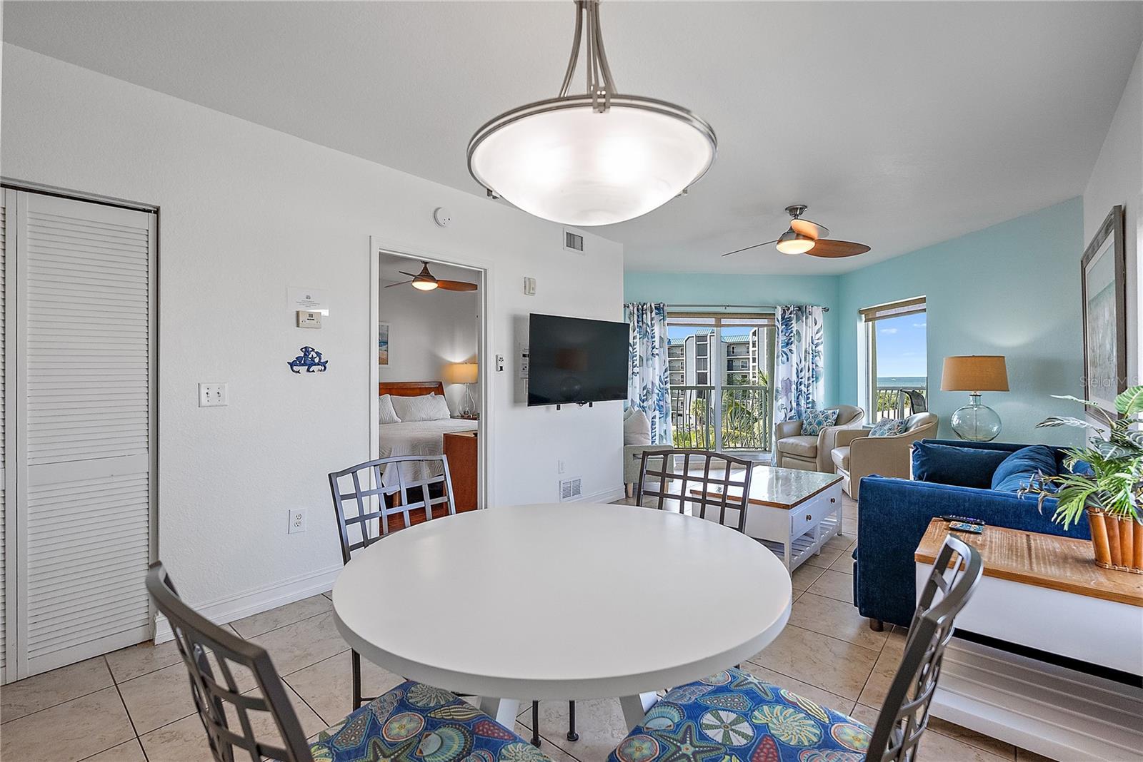 Image 5 of 40 For 11605 Gulf Boulevard 408