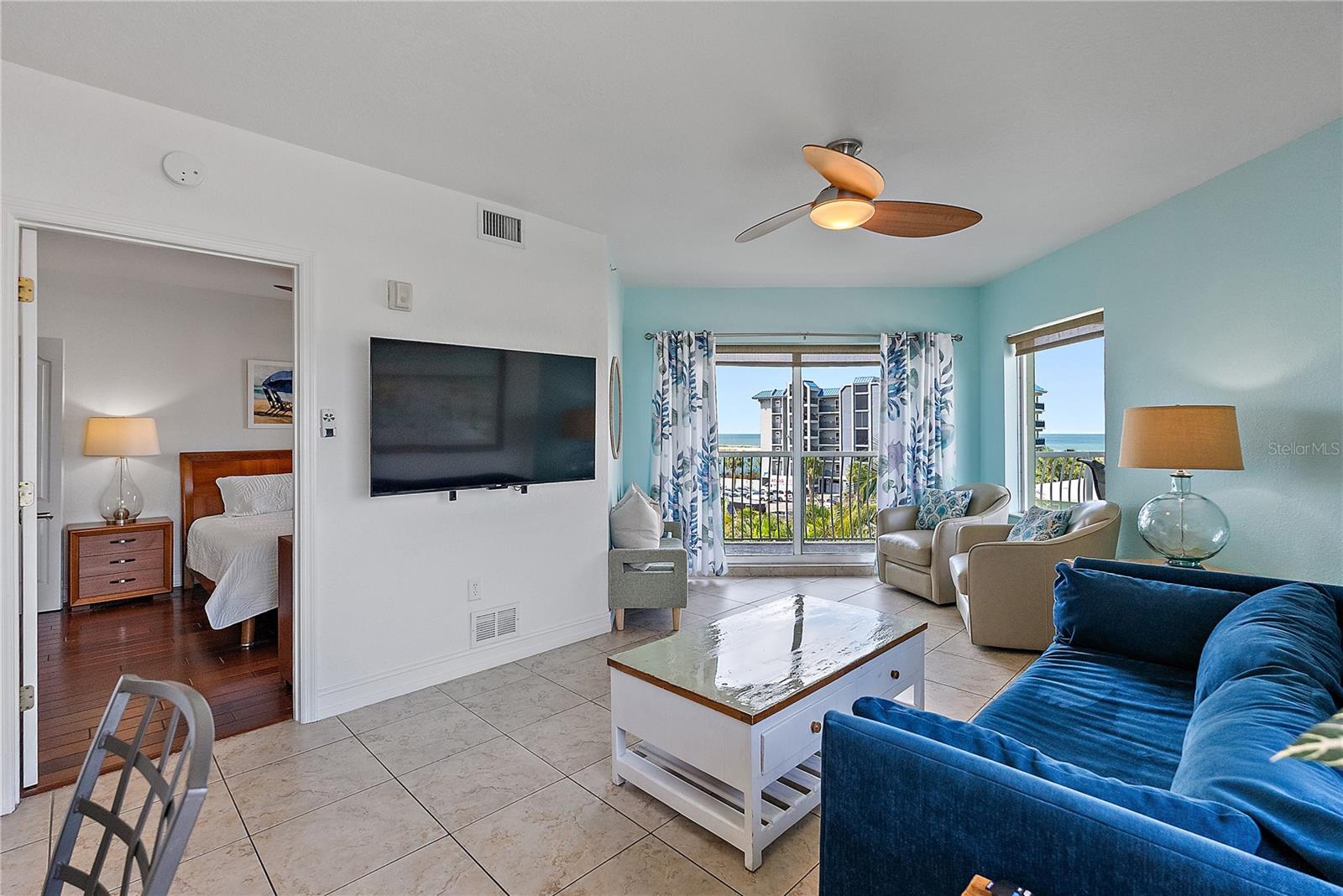 Image 7 of 40 For 11605 Gulf Boulevard 408