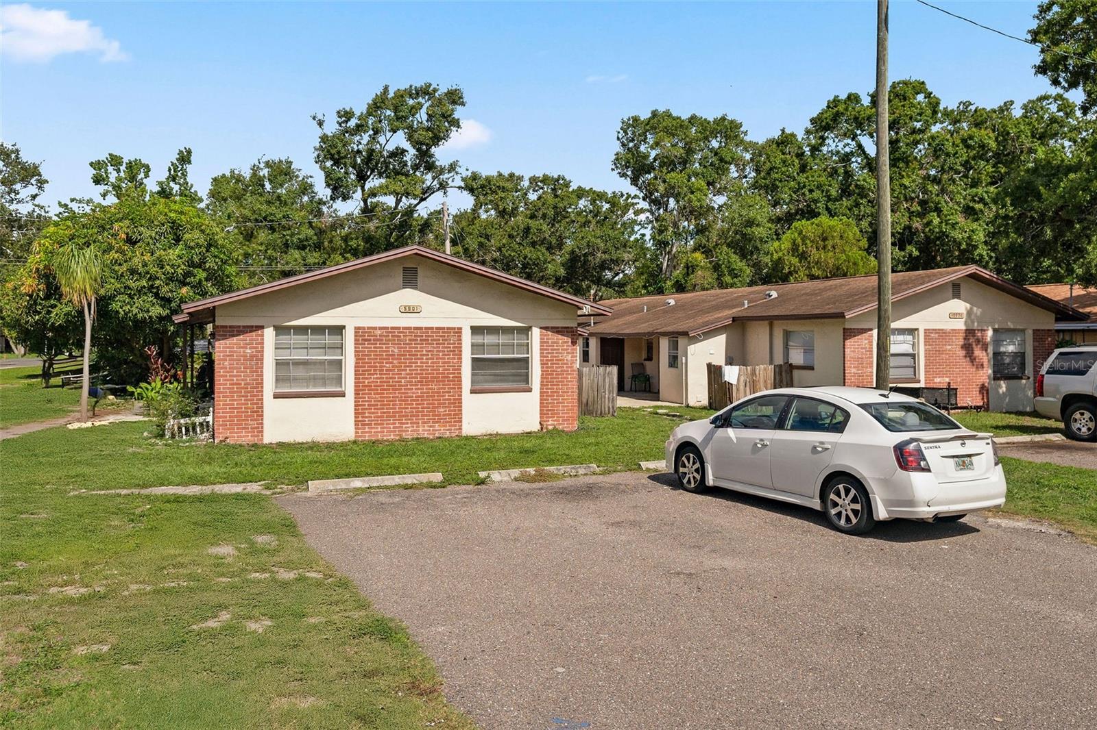 Listing photo id 17 for 5901 Crestmont Street