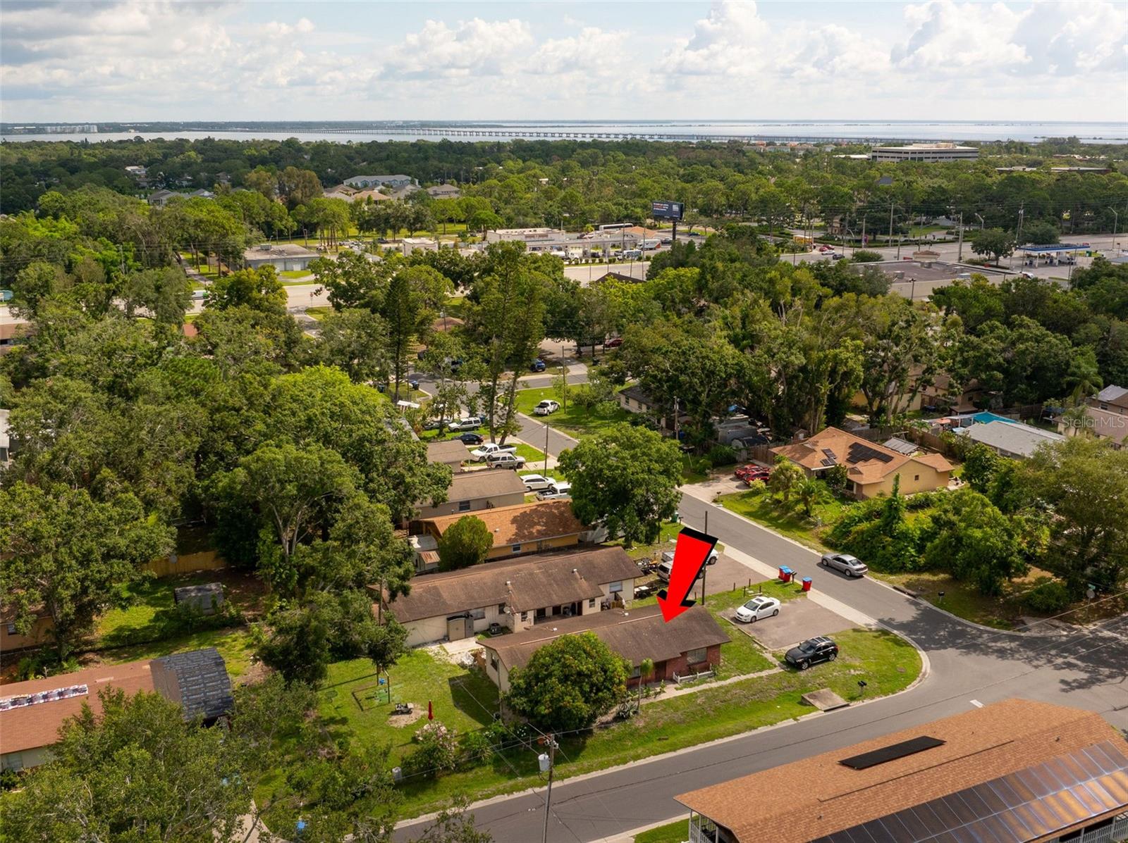 Listing photo id 19 for 5901 Crestmont Street